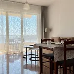 Two Worlds Sea View 아파트