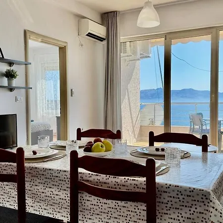 شقة Two Worlds Sea View ساراندا