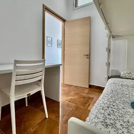 شقة Two Worlds Sea View ساراندا