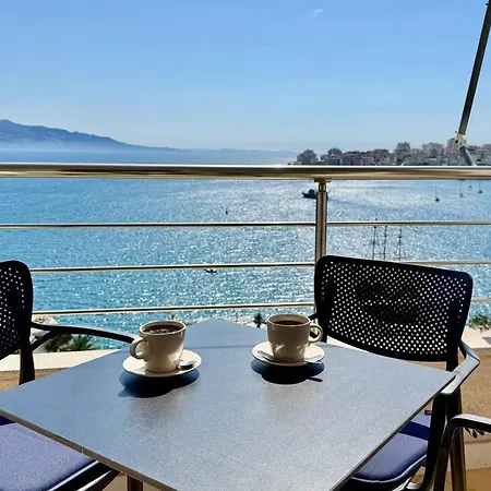Two Worlds Sea View شقة