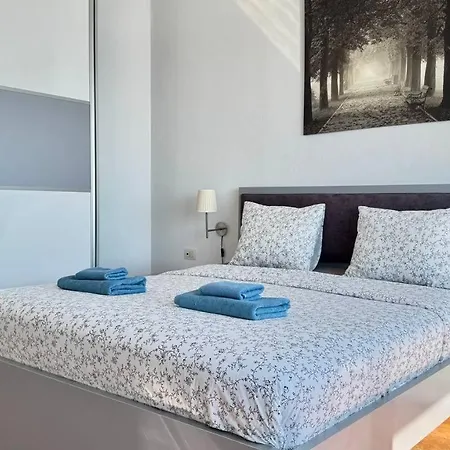 Two Worlds Sea View Саранда