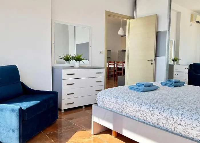 Two Worlds Sea View סרנדה