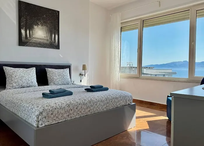 Two Worlds Sea View * סרנדה